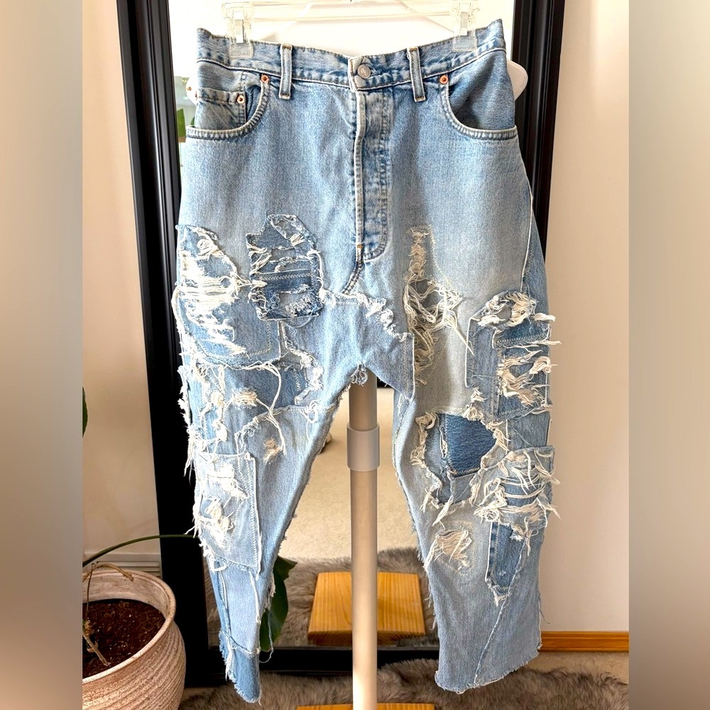 MAGNOLIA PEARL Original OOAK LEVI’S 501 Jeans Patched Drop Crotch Distressed - Picture 2 of 13